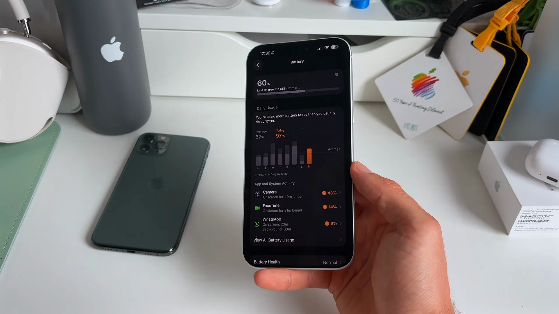 Battery settings screen showing daily usage charts and battery level